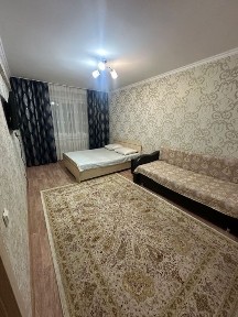 В районе Фудмарт. Мечеть. Посуточно, почасам сдается 1комнатная кватира