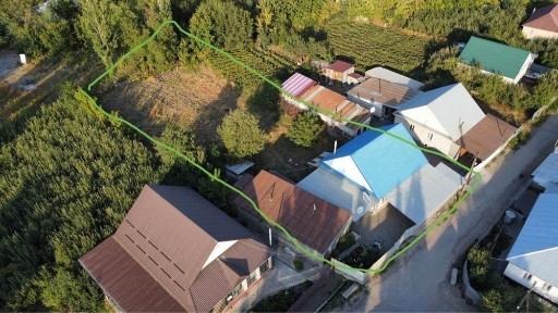 Продам участок с жилым строением и пристройками