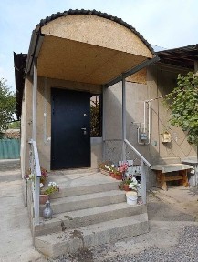 Продам 2-х этажный КИРПИЧНЫЙ дом, 7 комнат, 12 соток, все рядом, газ.