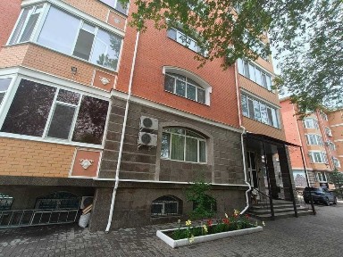 Продаётся цокольный этаж в элитном доме по улице Есет Батыра