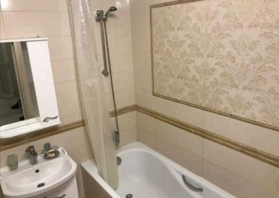 1500 тенге Час. По улице Абая