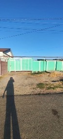 Обменяю дом на квартиру, второй третий этаж.