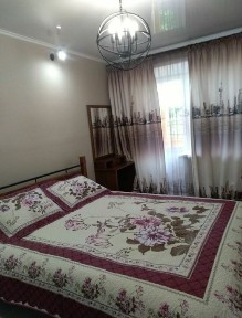 Три часа 3000 тенге. 1-но комнатная в центре. Абая