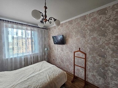 4к Юго-восток. Продаю четырехкомнатную квартиру на улице Язева, дом 10