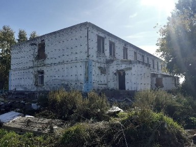 Продаётся здания целиком с документами земля в куплено находится п Куш