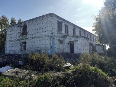 Продаётся здания целиком с документами земля в куплено находится п Куш