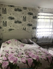 1-комнатная в центре. Абая. Посуточно