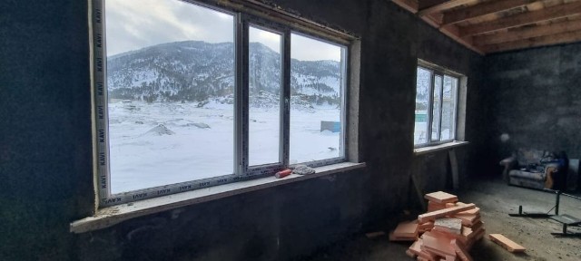 Продаю дом у подножья гор