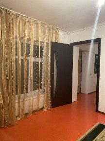 Ленгир каласында базардын касында уй жалга бериледи