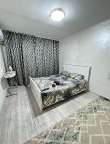 Часы 2000 тенге по улице Абая.