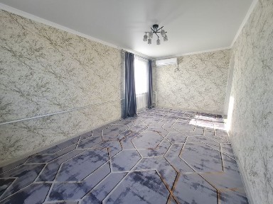 Продаётся 2-х ком кв с ремонтом Атырау ул Азаттык 68б