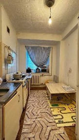 Срочно 2-х комнатная квартира по Байзак батыра 203 2-ой этаж