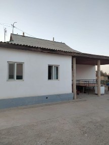 үй сатылады.