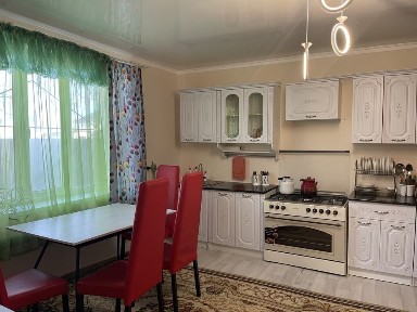 ПосуточноКоттедж гостевой дом, возле стадиона в центре города