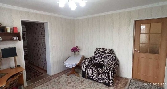 Продаю дом из 4х комнат, с баней, огородом на пер. 4 Строительном.