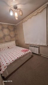 Сдам 2 комнатную квартиру на 4 этаже в мкр Нурсат по суточно упакованн