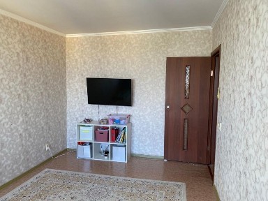 продам 3-х комнатную квартиру, в 11 мкр, 8/10 эт.