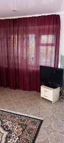 Сдам 1-комнатную благоустроенную в районе маг Рома. Теплая мебель есть