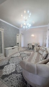 3 ком квартира Медеуский район возле Парка им Горького, Зелёный базар