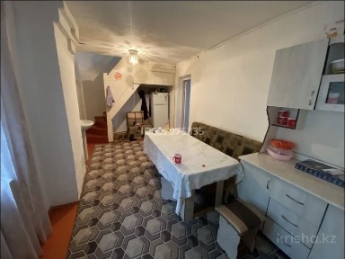 Дом продается в Сарыкемере в центре двухэтажный