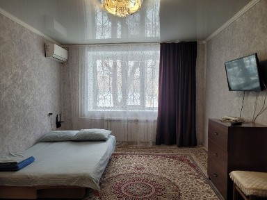 На 8 мкр сдам суточно и по часам 2х комнатную квартиру. 1 комнатную кв