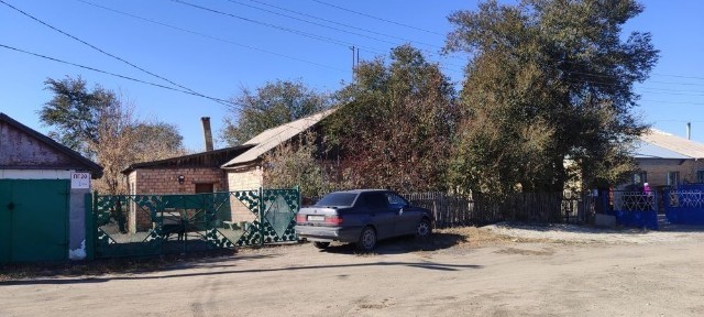 Продается большой кирпичный дом