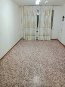 Продается двухкомнатная квартира на первом этаже. Не угловая.