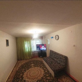 3 бөлмелі пәтер сатылады. Жетісай қаласының ортасында.