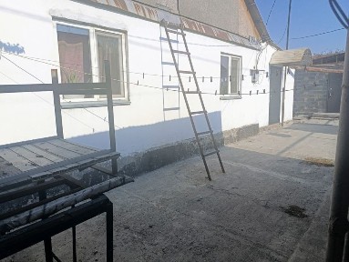 Продам два дома на одном участке