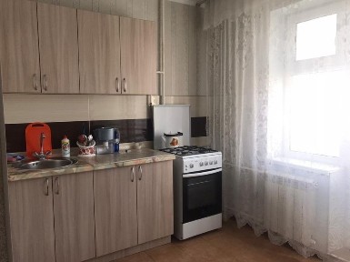 сдам 1 комн. квартиру 1-2 девушкам. р-н Космос, уютная, длительный срок