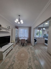 4-ёх ком кв с лоджией, на 1 этаже из 5-ти. Пр. Строителей, 29