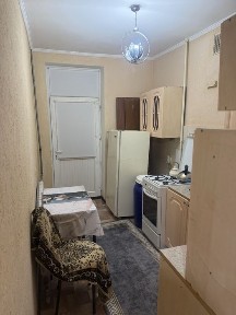 4-мкрн, 3-дом. Квартира орталықта орналасқан.