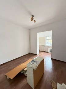 Продаётся 3-комнатная квартира мкр. САЙРАМ (рядом СЕВЕР). Этаж: 2 из 5.