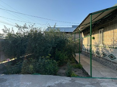 Жер үй сатылады.