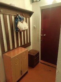 Продаю 2х ком квартиру 18мкр, 2эт сред. состояние, не заложена