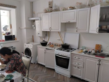 Махамбеттен 2 ші 60үйдің 1 этажынан 3 бөлмелі үй сатылат