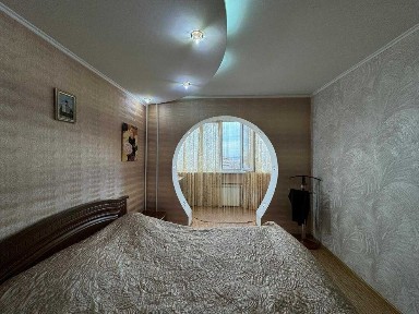 S Продам 4-х ком УП на 8 мкр, 1-е кольцо, 5/9 этаж, лифт работает