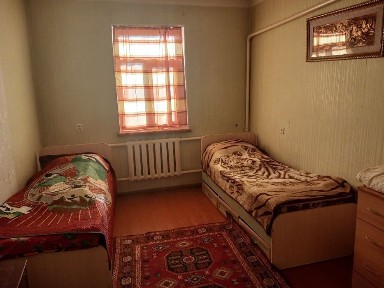 2 этажный дом в городе Кентау в центре большой.