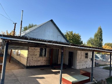 Үй сатылады жаксы жерде орналаскан мектеп садик магазин болница жакын