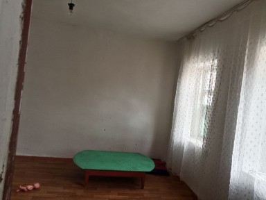 Продается дом 5 комнат есть сарай гараж курятник