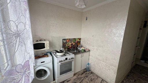 1 комнатная кв после ремонта, чисто и без запаха!