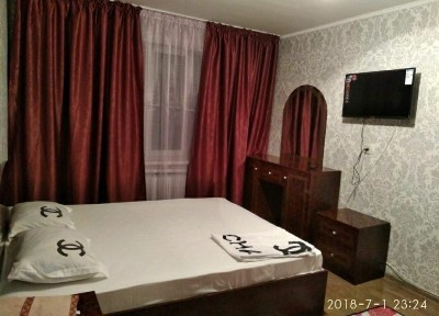 Часы 1500 тенге. 1-но комнатная по улице Абая