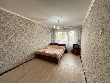 Продается 3-комнатная квартира улучшенной планировки на Пр. Республики