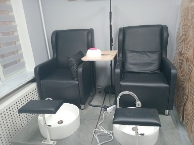 Сдаётся маникюрный стол