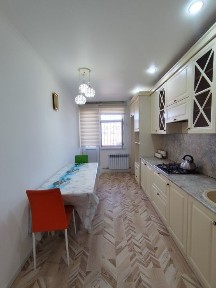 Срочно продается 3х комнатная квартира на 1 этаже 15 мкр 16 дом