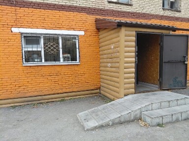 Проадм магазин, над магазином 3-х комнатная квартира