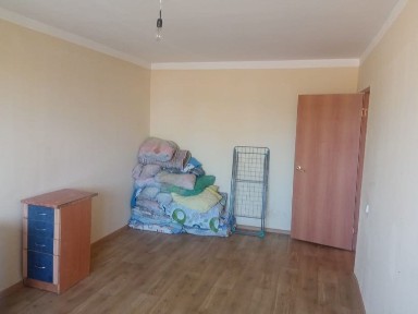 Сдам квартиру 3 комнаты на долгий срок 90000 плюс ком услуги