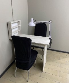 Место для бровиста визажиста в салоне красоты