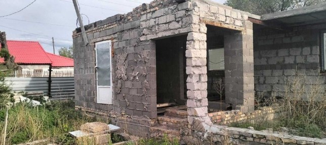 Продам не достро. Дом пер. Строит.