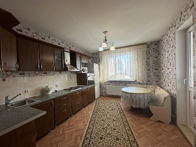 Продам просторную 2-комнатную квартиру, улучшенная, левый берег.